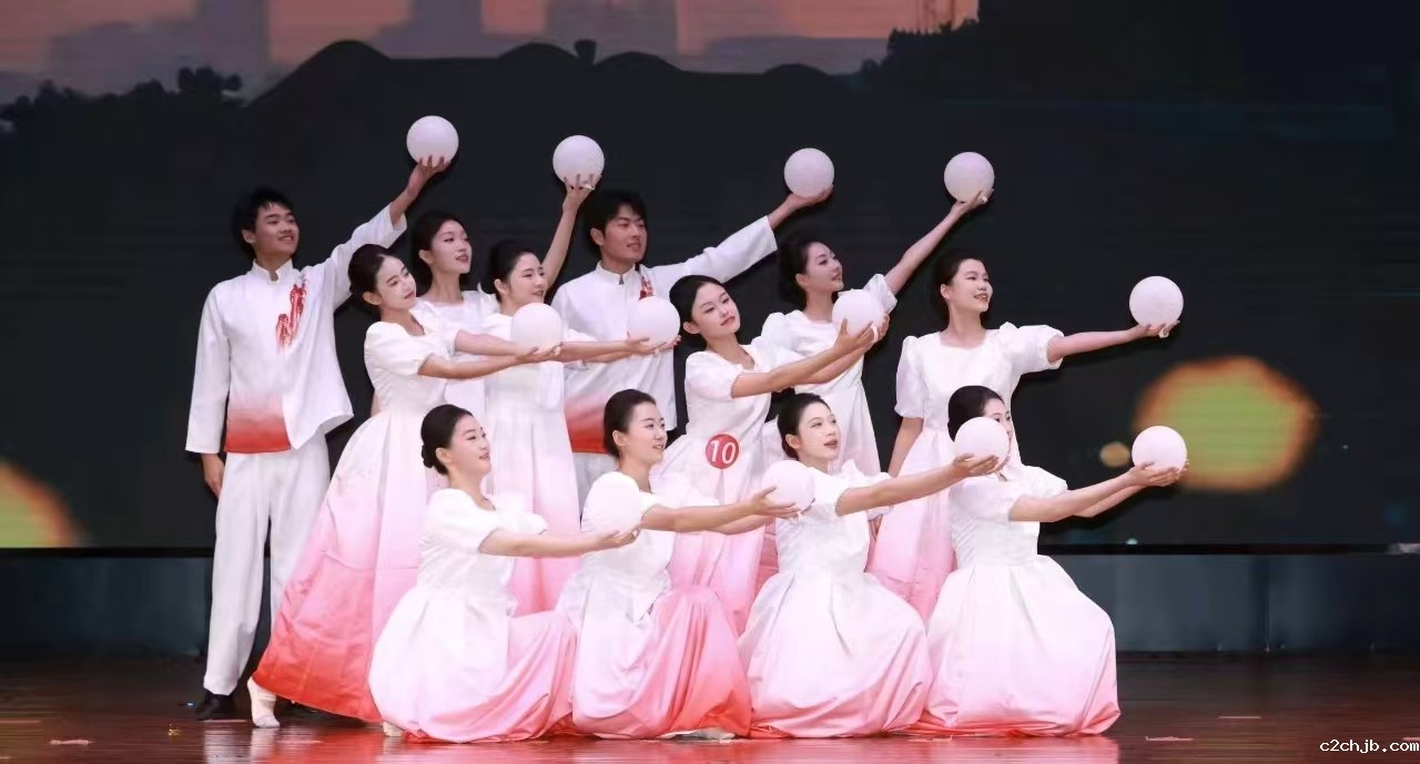 图为活动现场 图为活动现场